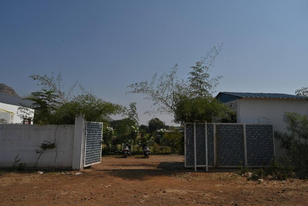 Apna Farmhouse - Private Villa With Pool & Play Area - Near Fort -15 Min To Ellora Caves Daulatabad ภายนอก รูปภาพ