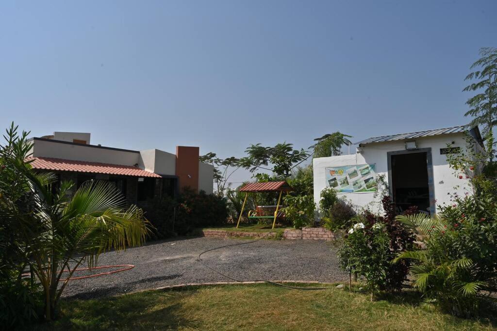 Apna Farmhouse - Private Villa With Pool & Play Area - Near Fort -15 Min To Ellora Caves Daulatabad ภายนอก รูปภาพ
